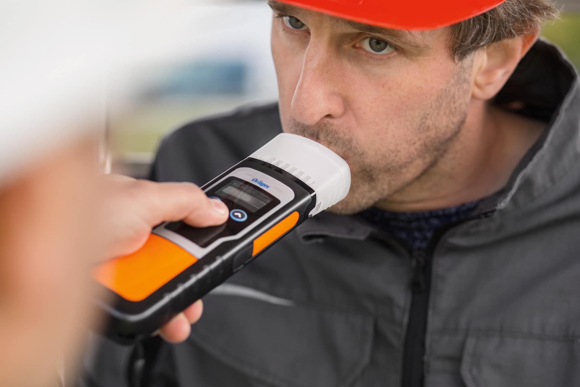 Hygienic non-contact alcohol breath test with the Dräger Alcotest 5000