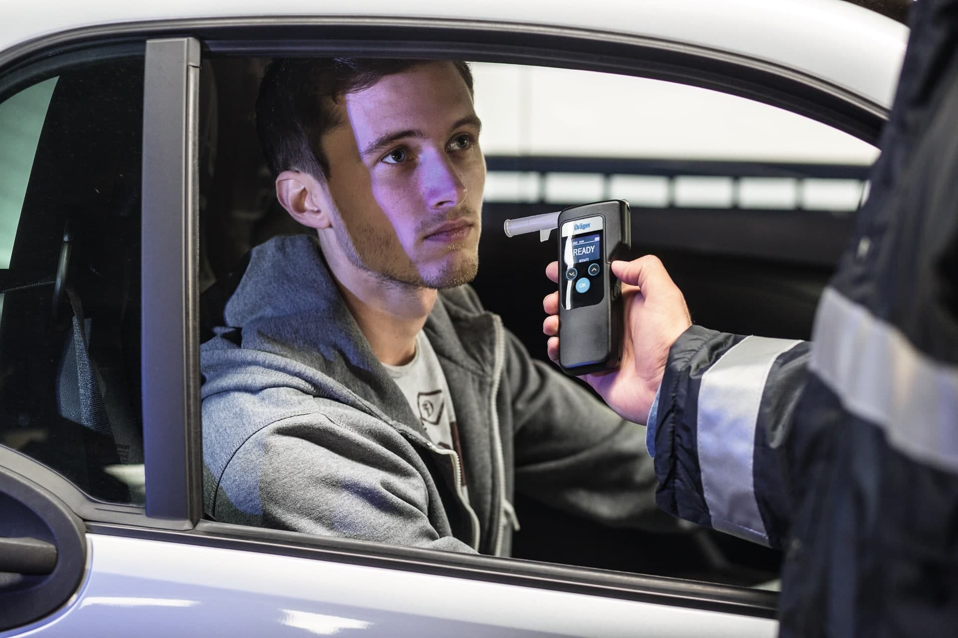 All functions required for an alcohol measurement are activated with the convenient blue OK button.