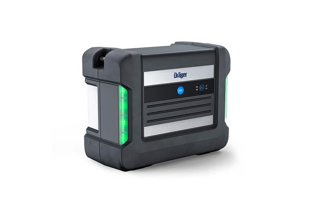 The green D-light of the status LEDs on both sides signals that the ConHub is ready for use and can be activated by pressing the OK button.