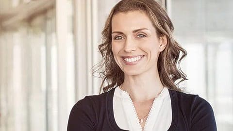 Woman with brown hair - Contact us (Safety)