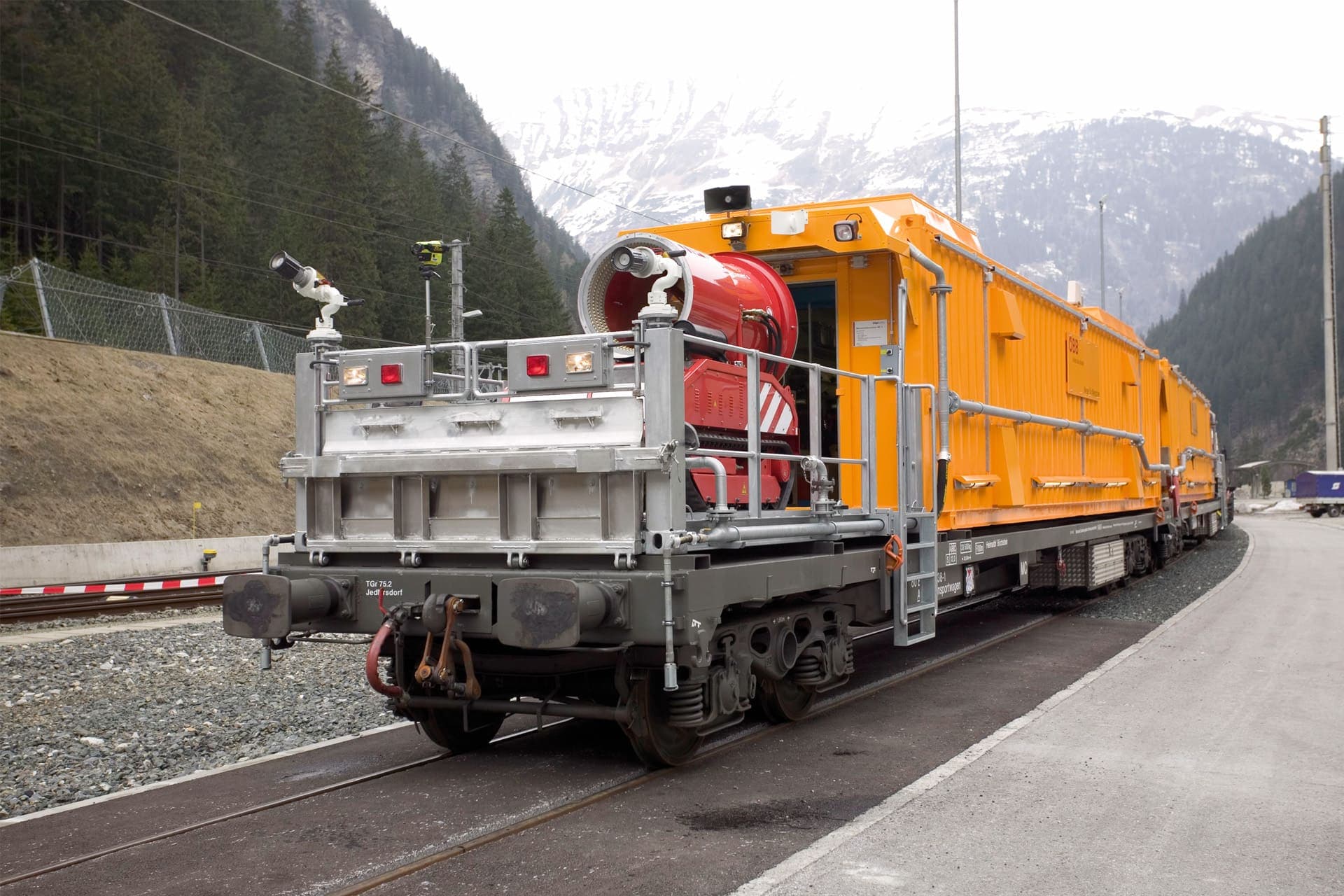 Whether fire prevention, rescue or fire-fighting – the Rescue Train ensures you always have the right resources at your disposal.