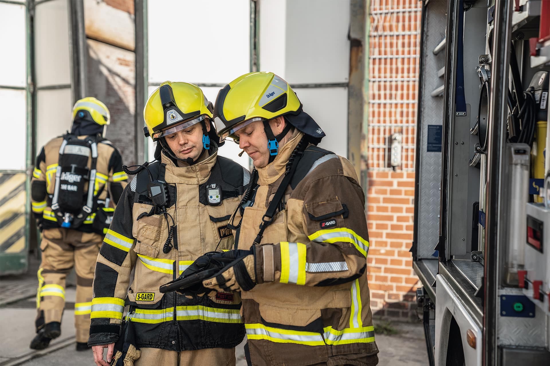 On-site Monitoring of Dräger PSS AirBoss users with Dräger FireGround App
