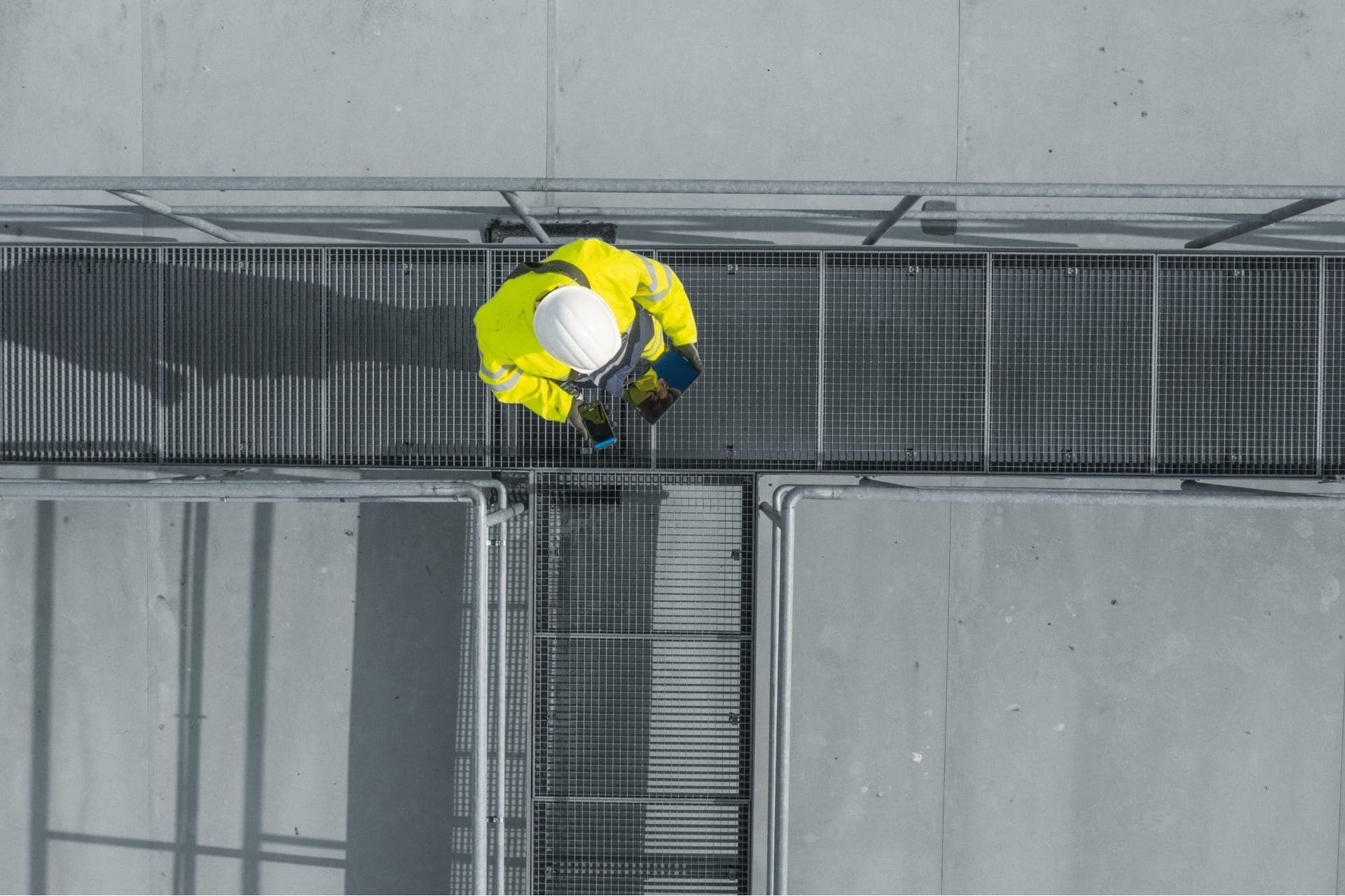 Live Monitoring: Via the web application, you can view the position, movement and status of persons and gas detection devices, regardless of time and location.