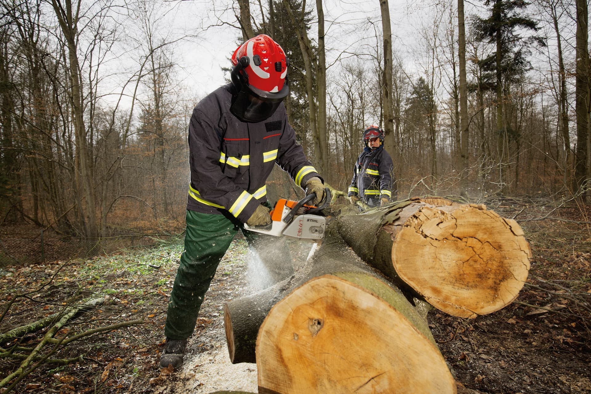 Technical rescue: chainsaw work with Dräger HPS 3500