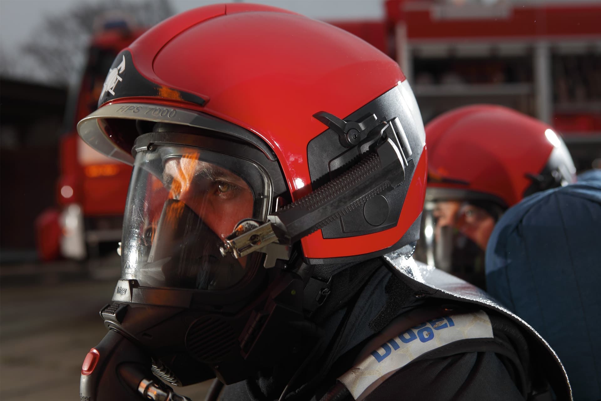 Firefighting helmet Dräger HPS 7000 as a mask-helmet combination