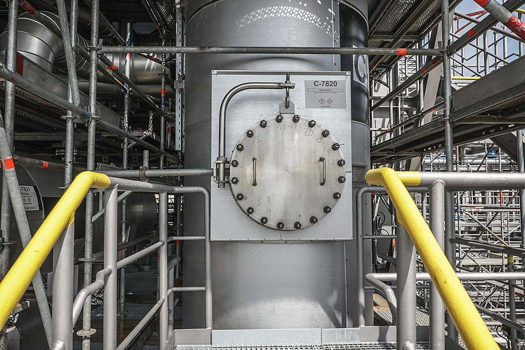 By using INARA, you can reduce on-site personnel for cleaning and maintenance of containers without having to sacrifice the safety aspect.