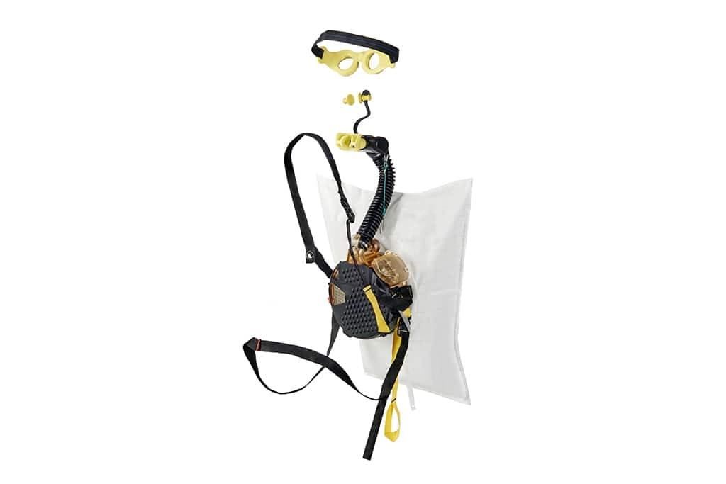 The oxygen supply is automatically started when donning the device.