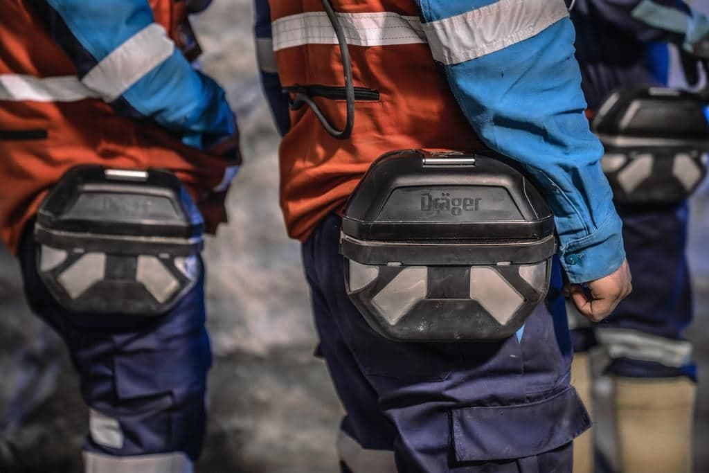 The oxygen self rescuer can easily be carried with you during work shift to be on the safe side in case of an emergency.