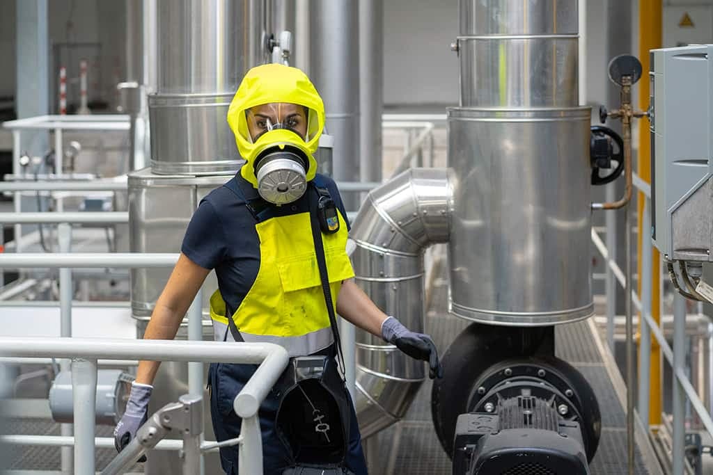 The Parat 7500 is a combination of industrial and fire escape hood protecting from toxic industrial and fire-related gases, vapours and particles.