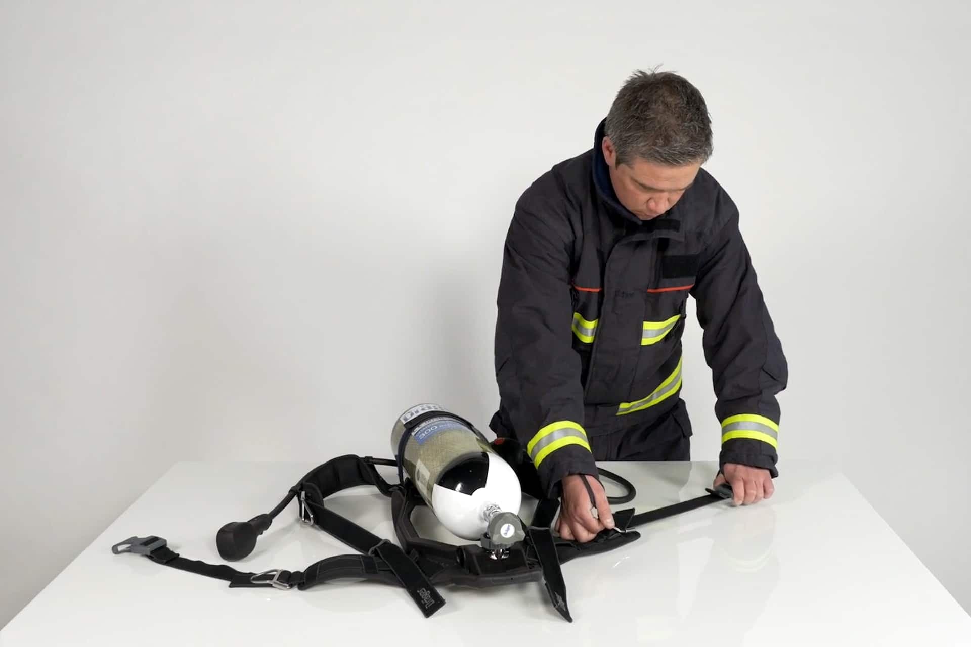 Dräger PSS® 4000 Self-Contained Breathing Apparatus (SCBA)