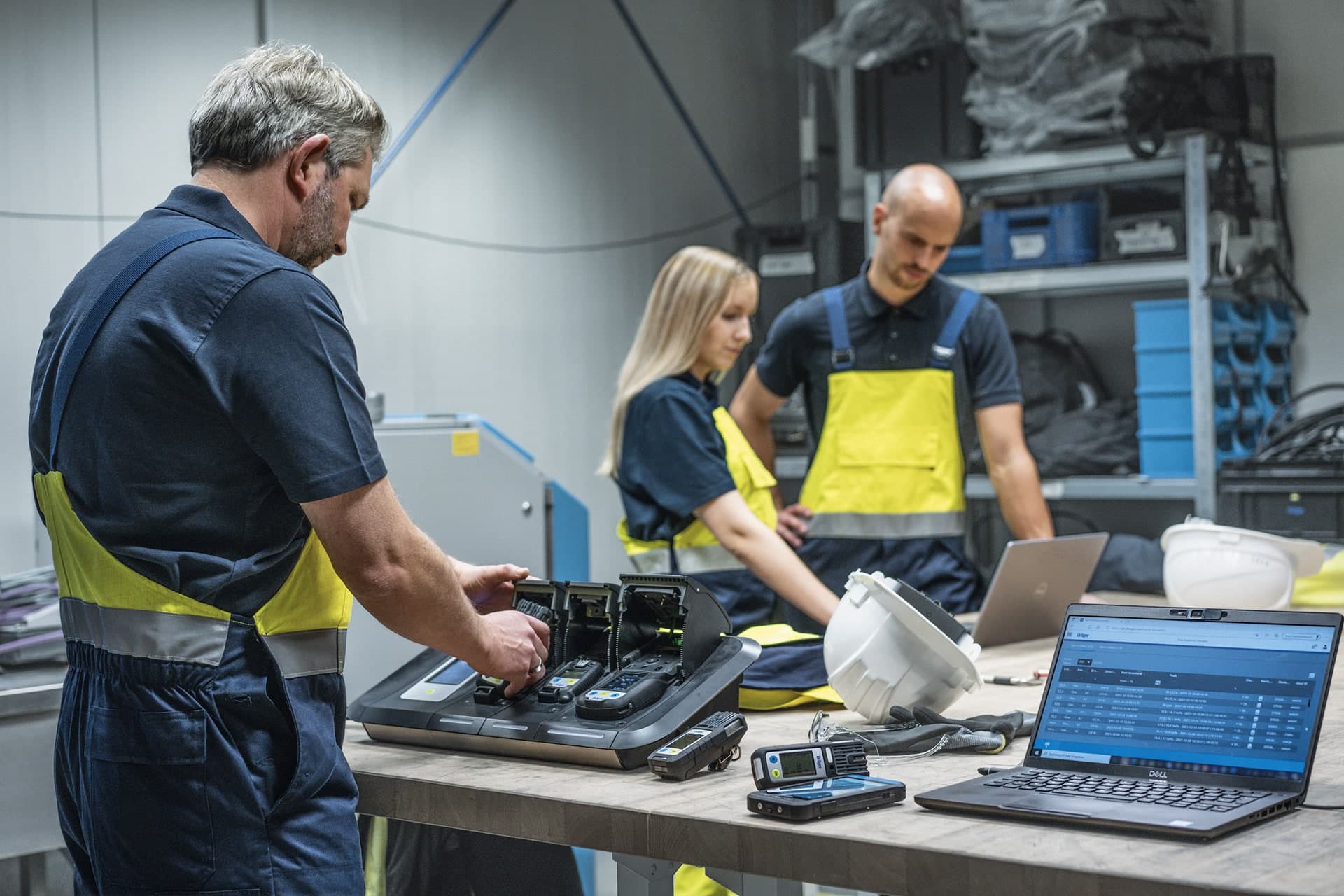 Powerful fleet management with the Dräger X-dock® test station: You can perform bump testing and calibration easily and quickly keeping operating costs low.