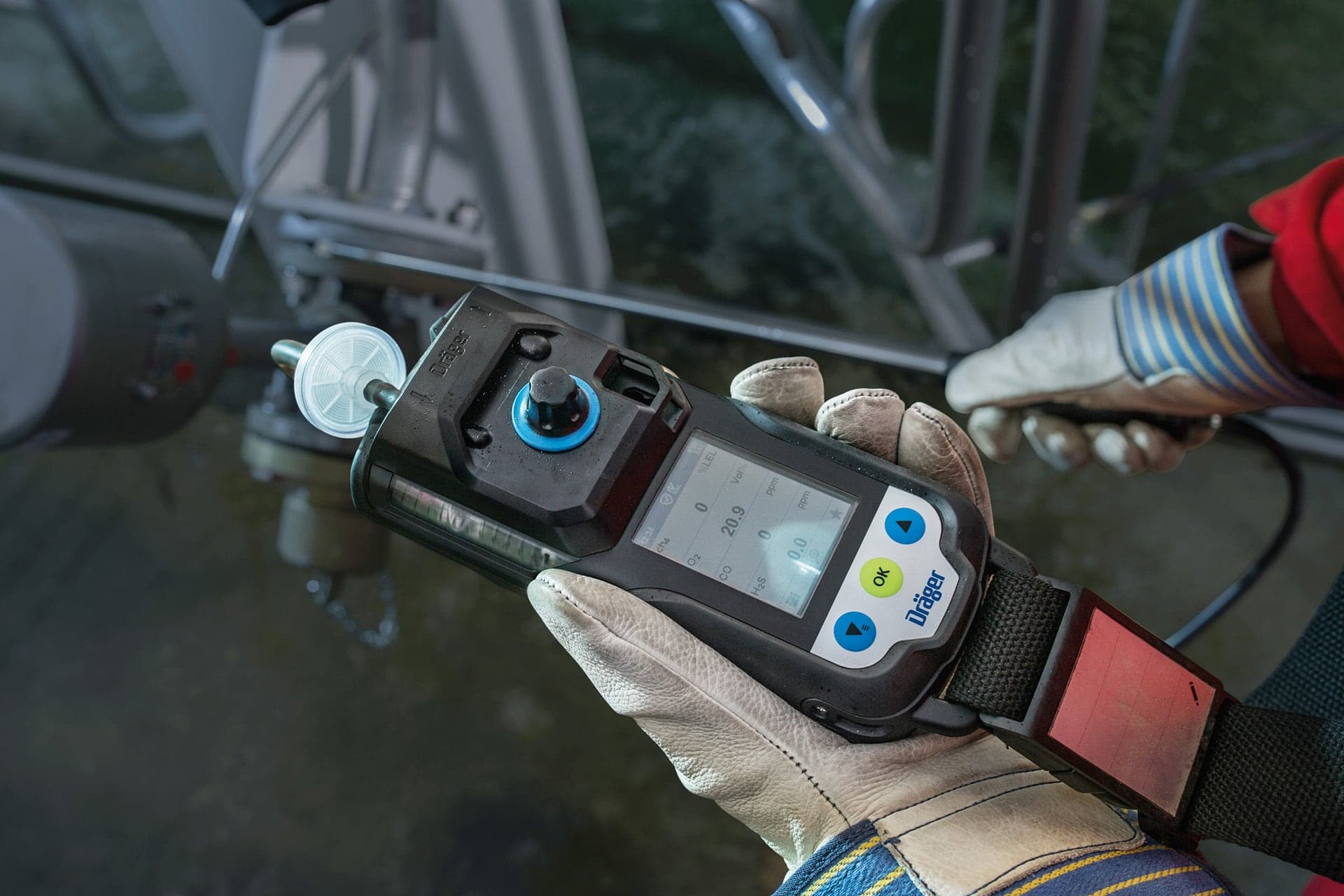 The multi-gas detector is intuitive to operate single-handedly using three function keys.