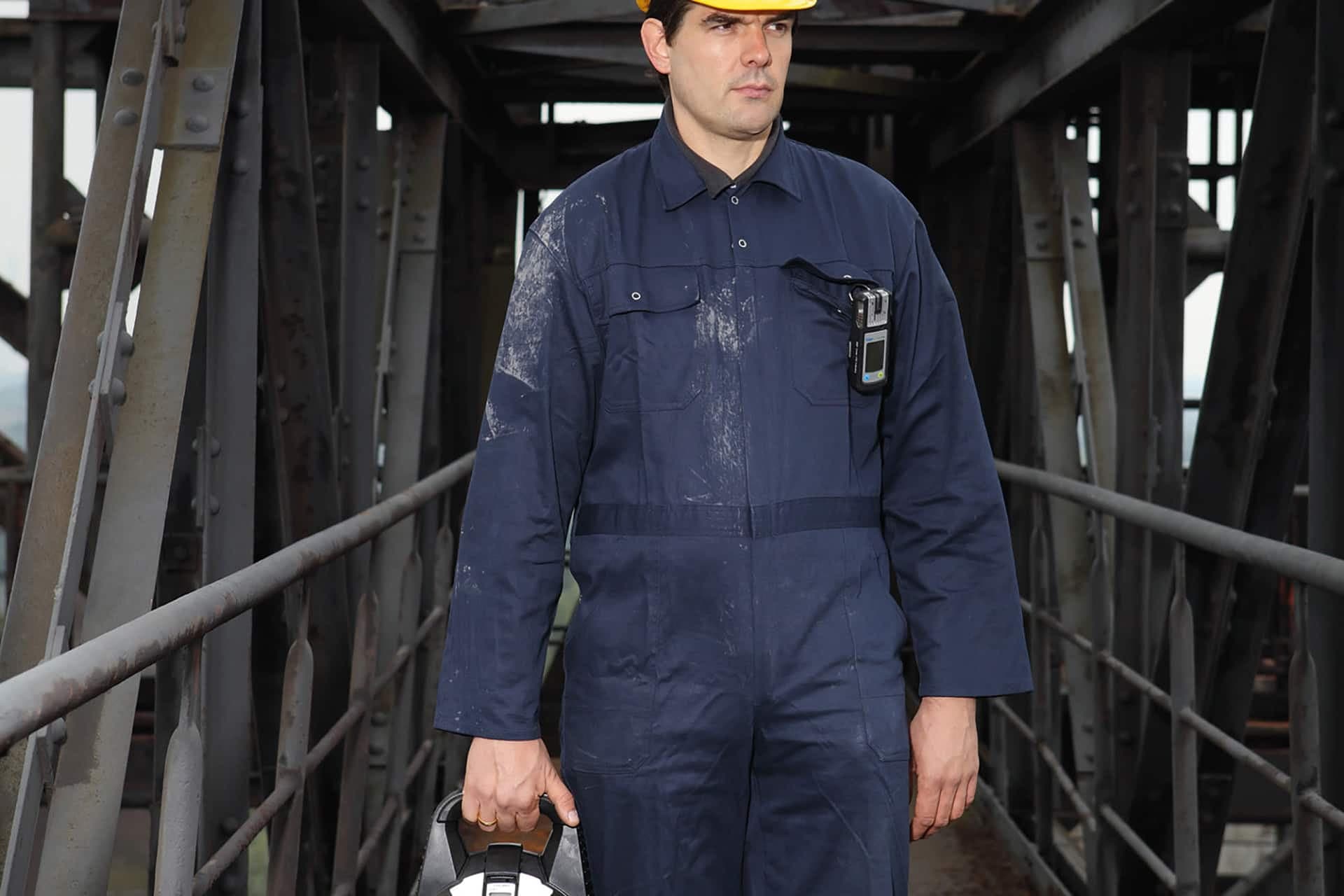 The 6 gas monitor X-am 5600 detects explosive, flammable and toxic gases as well as vapours and oxygen.