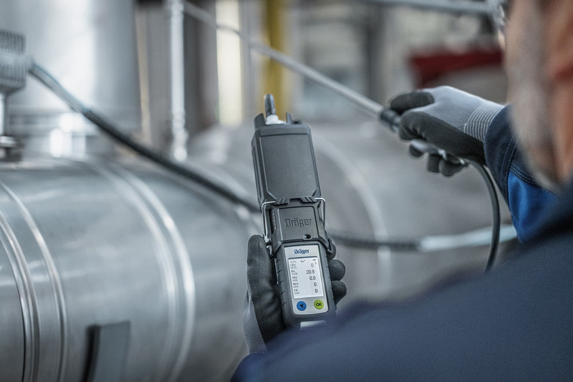 With the gas detector you can reliable detect leckages, whereever gases or flammable liquids are stored or transported.