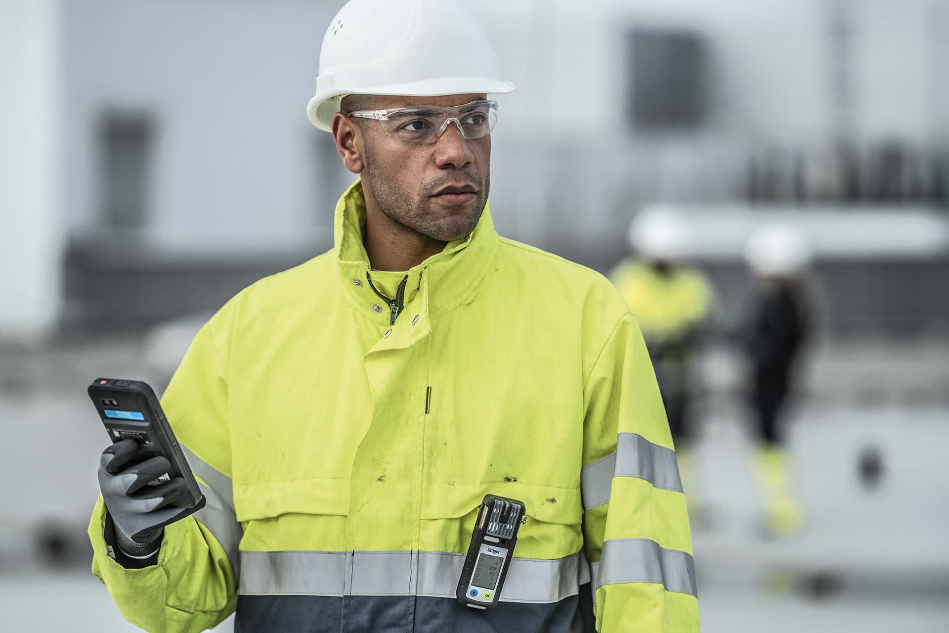 Via Bluetooth®, the recorded data from the X-am 5800 can be sent to the cloud backend of the Dräger Gas Detection Connect software via a smartphone. The same backend is filled with data that are read-out from the Dräger X-dock® test station.