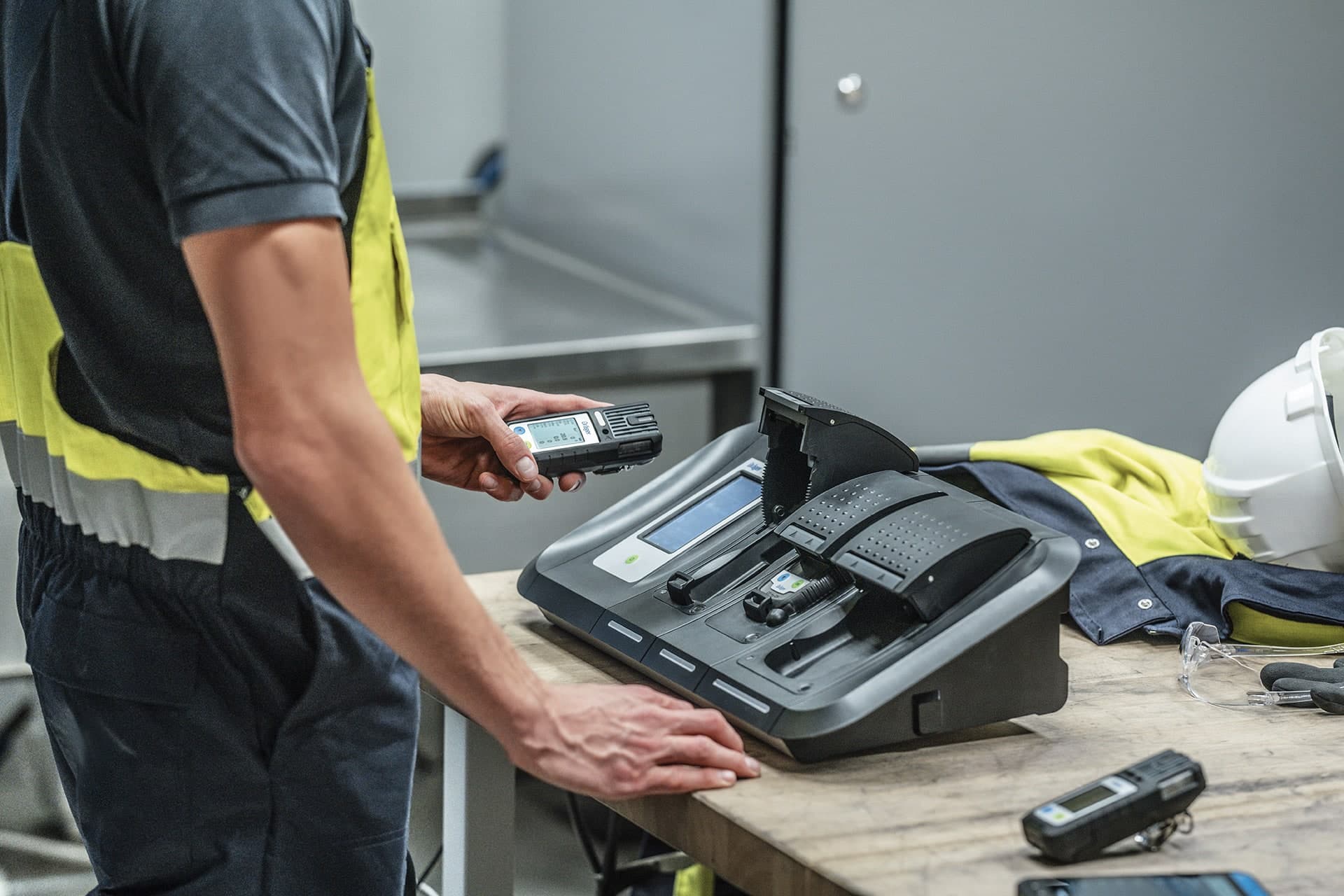 Together with the Dräger X-dock® test station, you can easily perform bump tests and calibrations and achieve powerfull asset management.