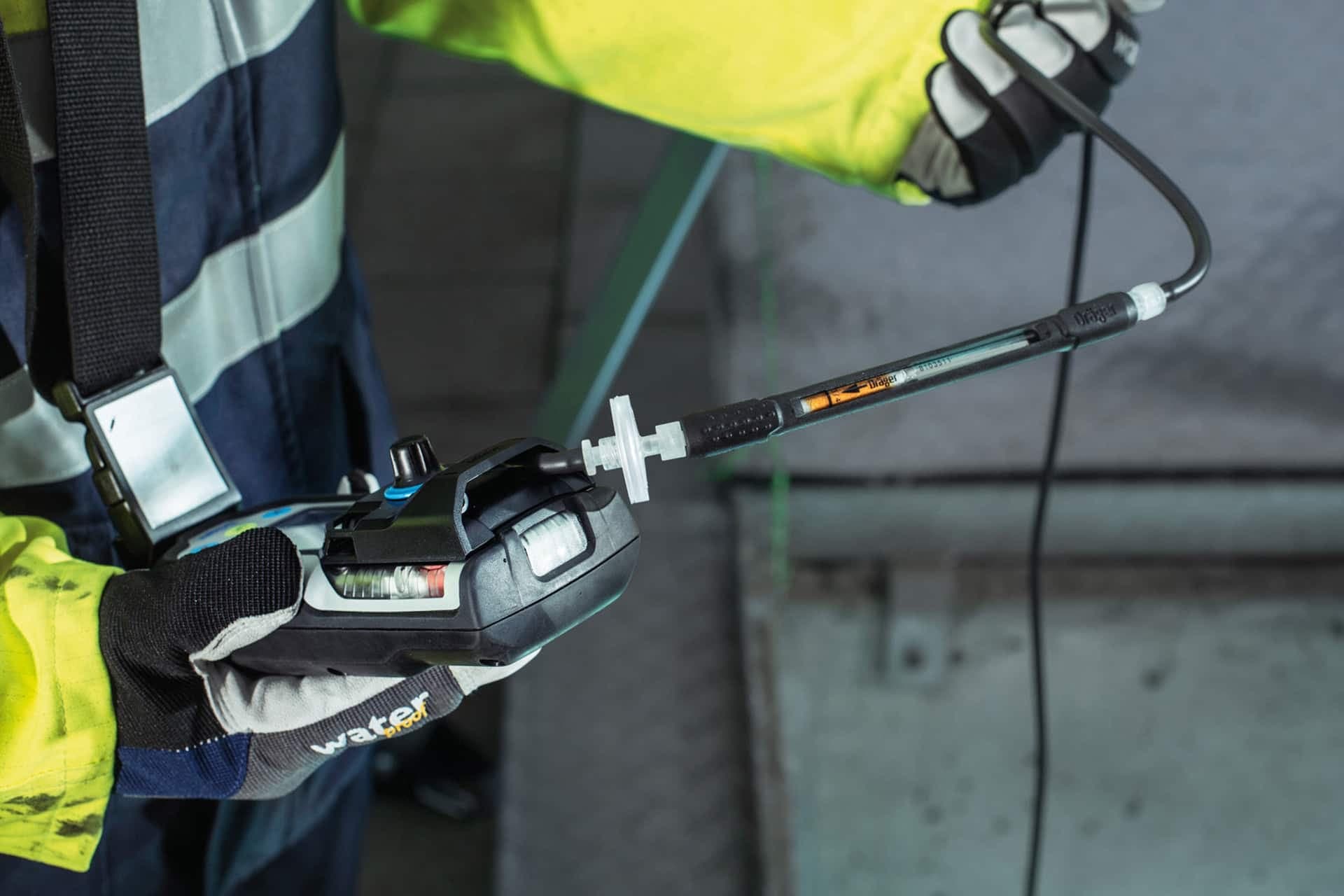 The multi-gas monitor X-am 8000 can be used with a pre-tube for benzene-specific measurements.