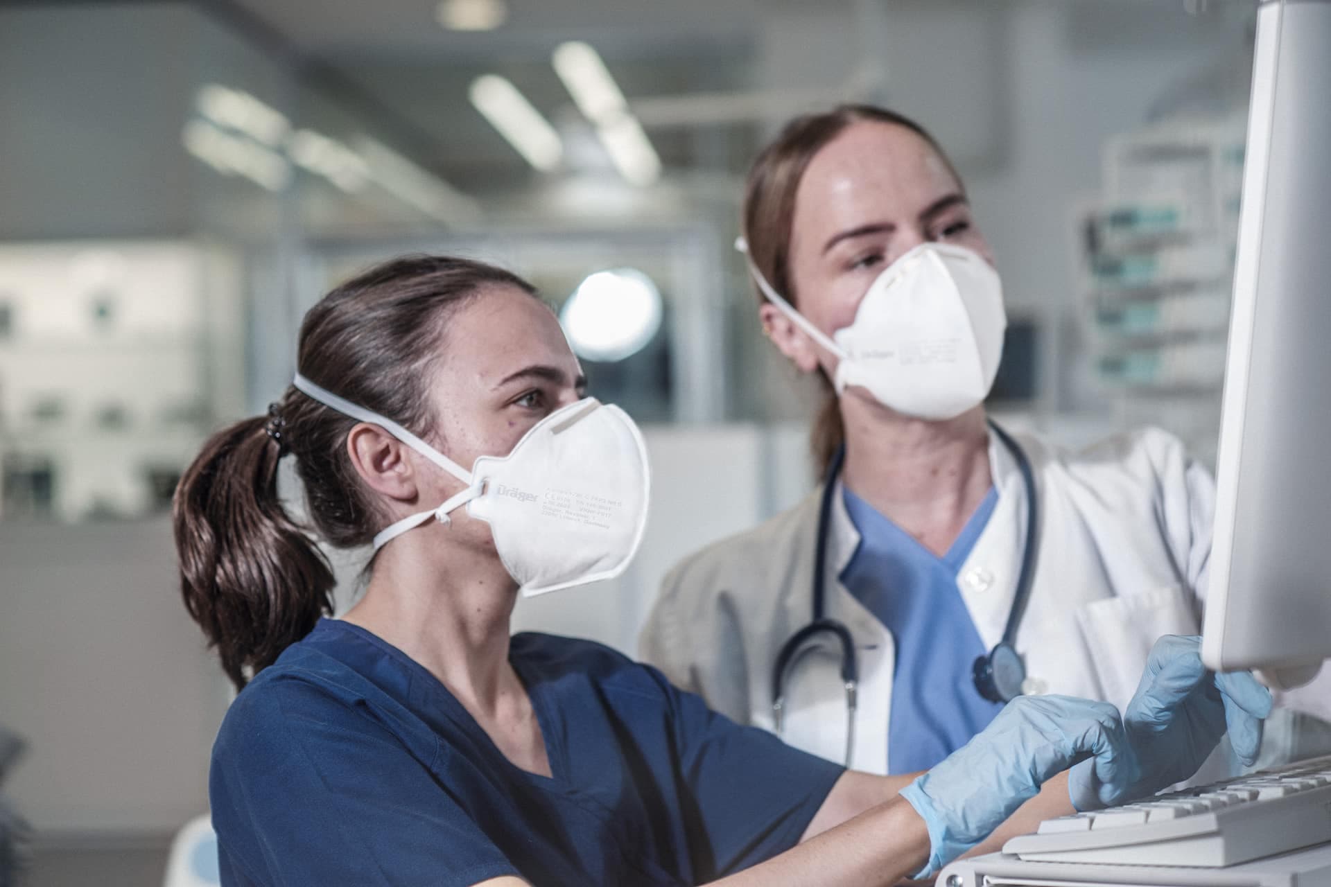 Our disposable mask can also be used in laboratories, protecting you against solid and liquid particles.