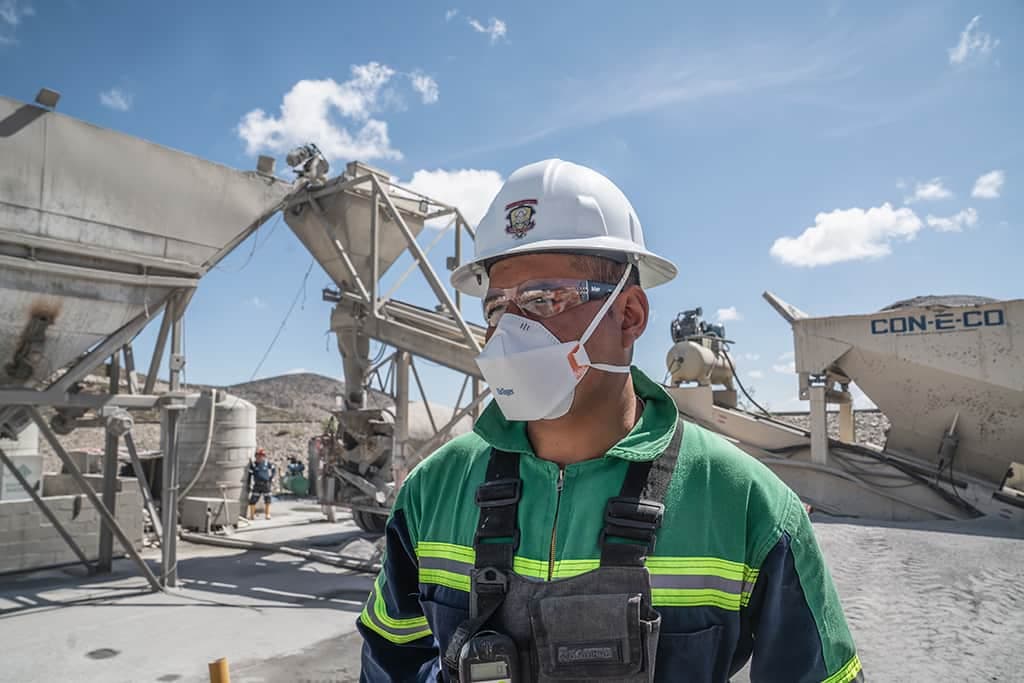 The particle filtering face piece protects against fine dust as well as solid and liquid particles.