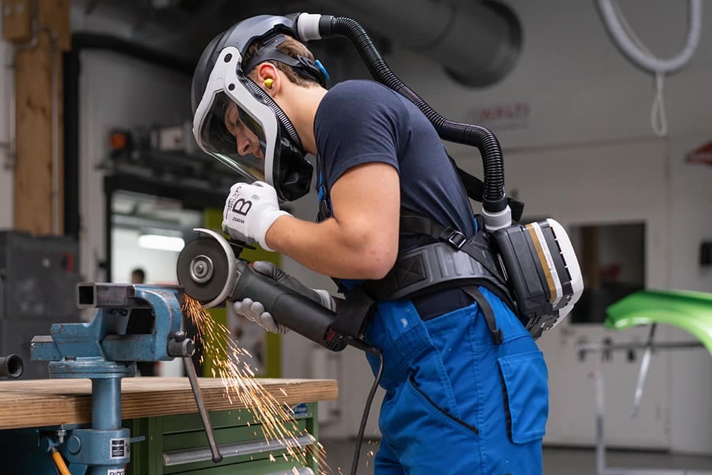 The X-plore 8000 series helmets offer safe and comfortable head protection combined with reliable respiratory protection, without any breathing resistance.