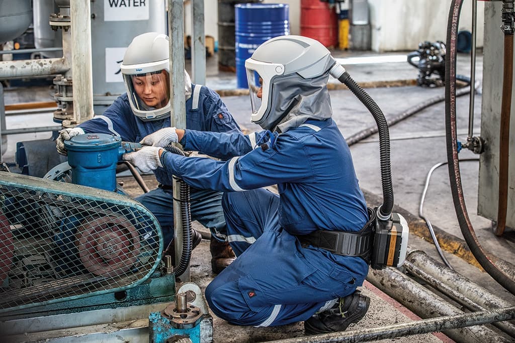 All helmets can be used with the powered air purifying respirator types X-plore 8500 or X-plore 8700 for additional explosion protection.