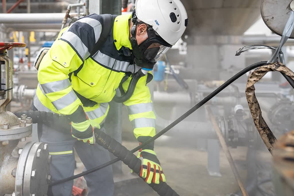 The X-plore 8500 PAPR system is also suitable for applications that require the use of tight-fitting headpieces like the X-plore 5500 full-face mask.