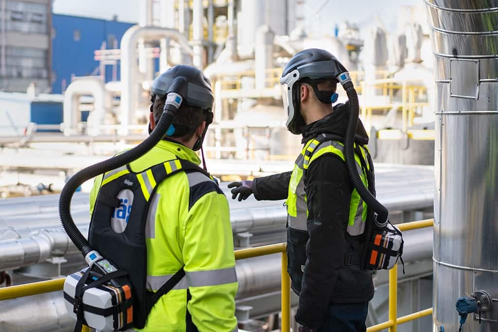 Oil and gas are extracted, transported, stored and processed under the harshest conditions. In these challenging environments, the X-plore 8700 in combination with one of our helmet variants ensures optimum safety.